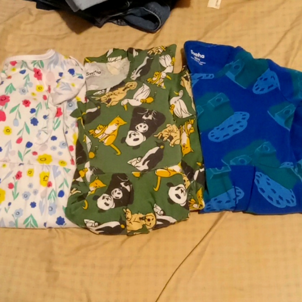 Bundle of girls dresses size 5